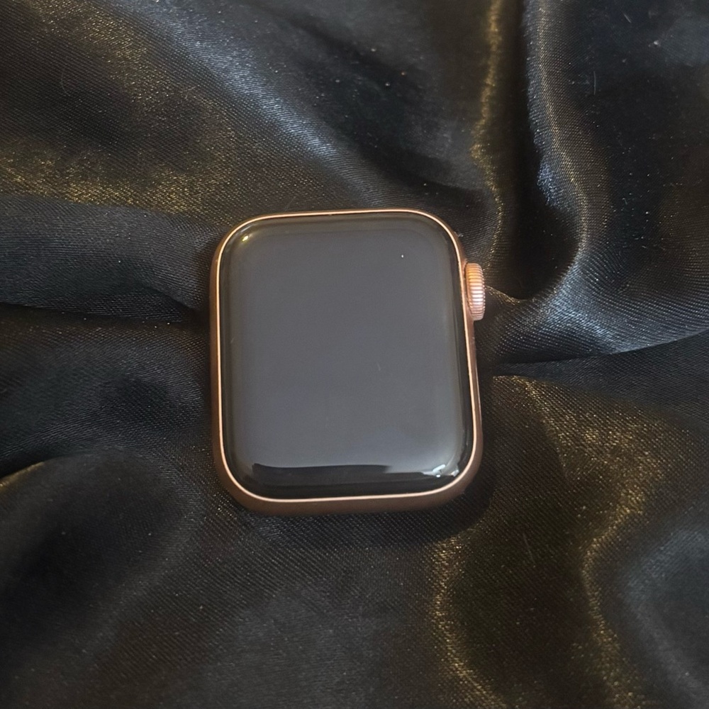 Apple Watch Series 6 40mm (gps + cellular) in Rose Gold FREE SHIPPING